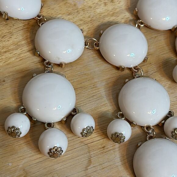 Gold tone white circular stone bubble shape acrylic statement necklace 25-27” - Picture 3 of 5